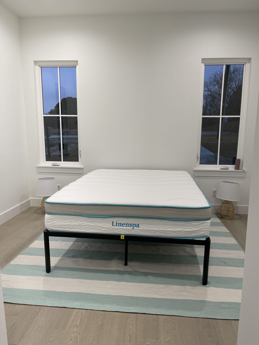 https://hisugarplum.com/wp-content/uploads/2021/02/hi-sugarplum-lake-house-mattress-1024x1365.jpg