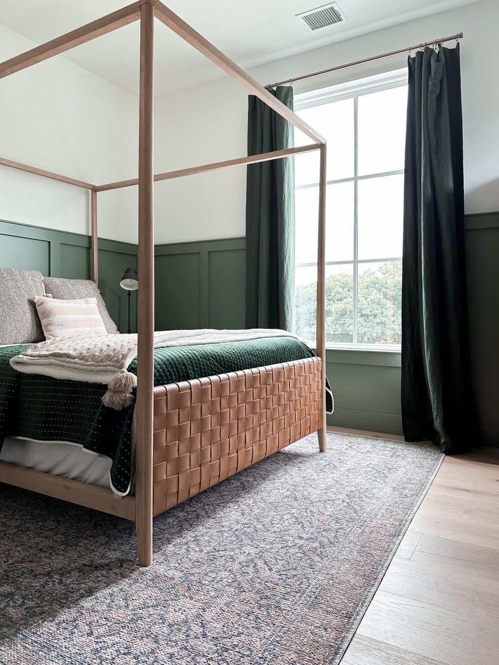 This image has an empty alt attribute; its file name is hi-sugarplum-house-wayfair-finds_8873-1024x1365.jpg